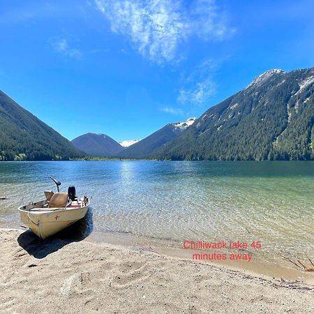 Private 2 Bedrooms Suite Near Hwy 1, Cultus Lake, Heritage Park, Fishing, Coliseum 奇利瓦克 外观 照片