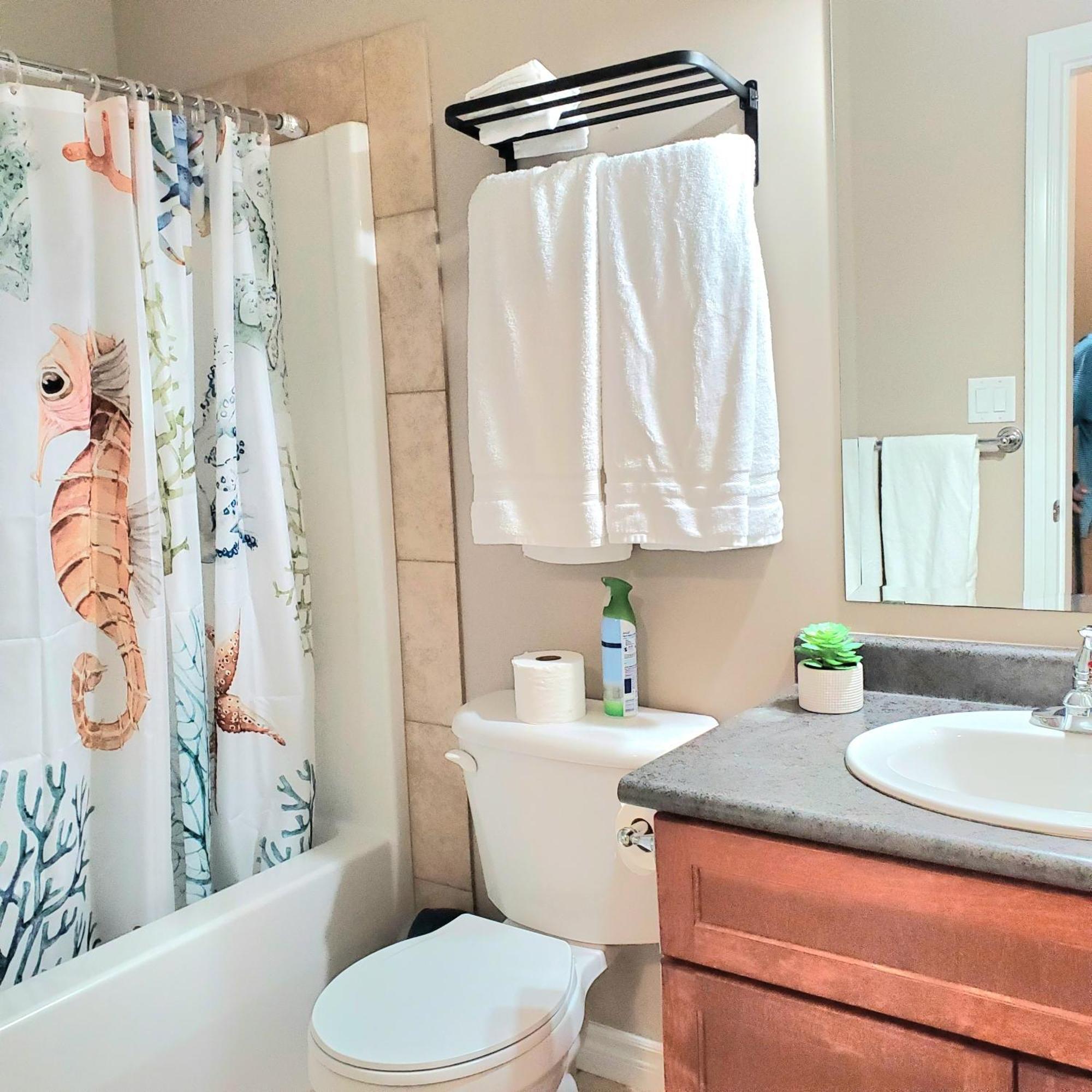 Private 2 Bedrooms Suite Near Hwy 1, Cultus Lake, Heritage Park, Fishing, Coliseum 奇利瓦克 外观 照片